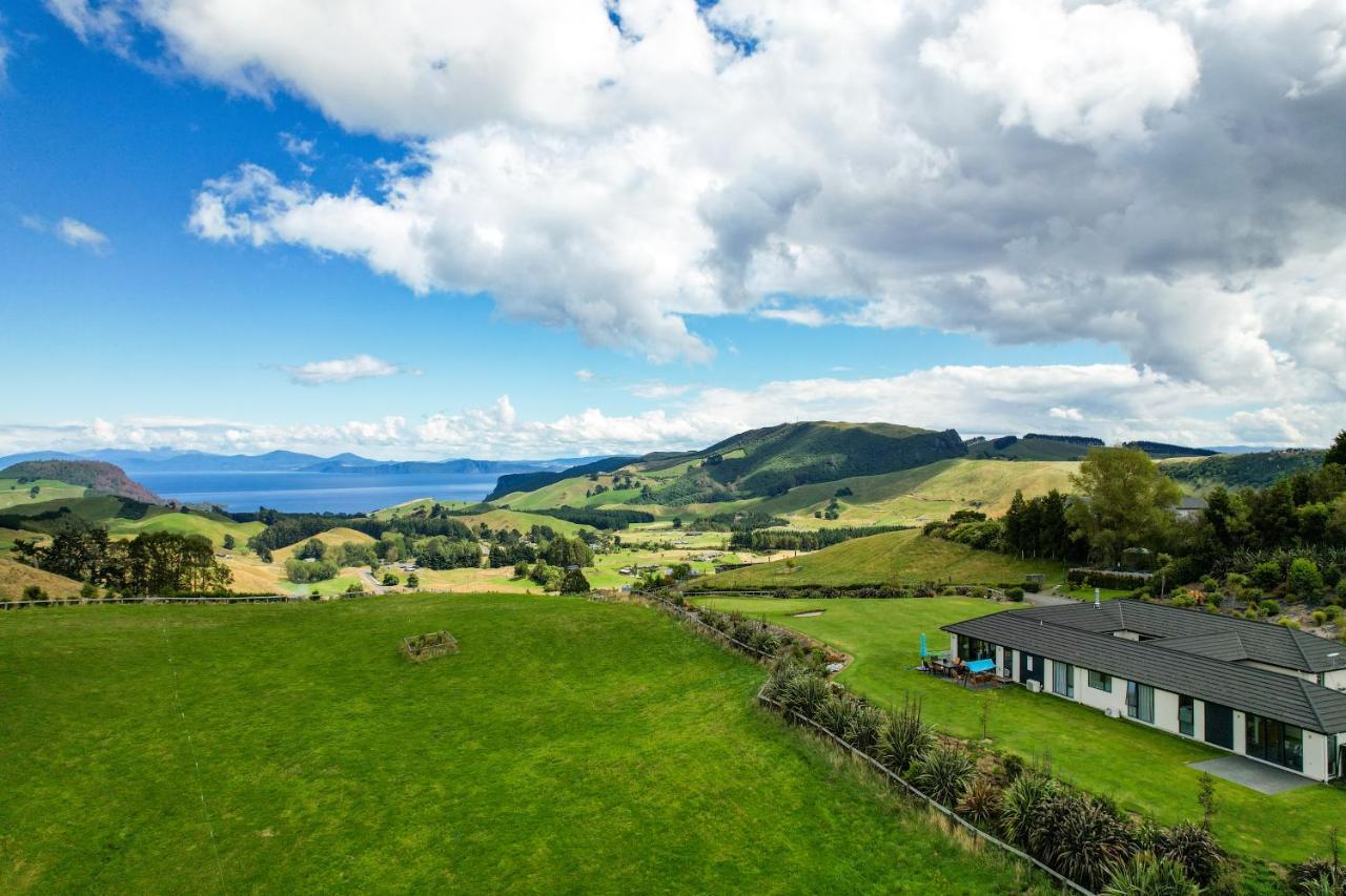 Hilltop Whakaipo Estate Taupo Bagian luar foto