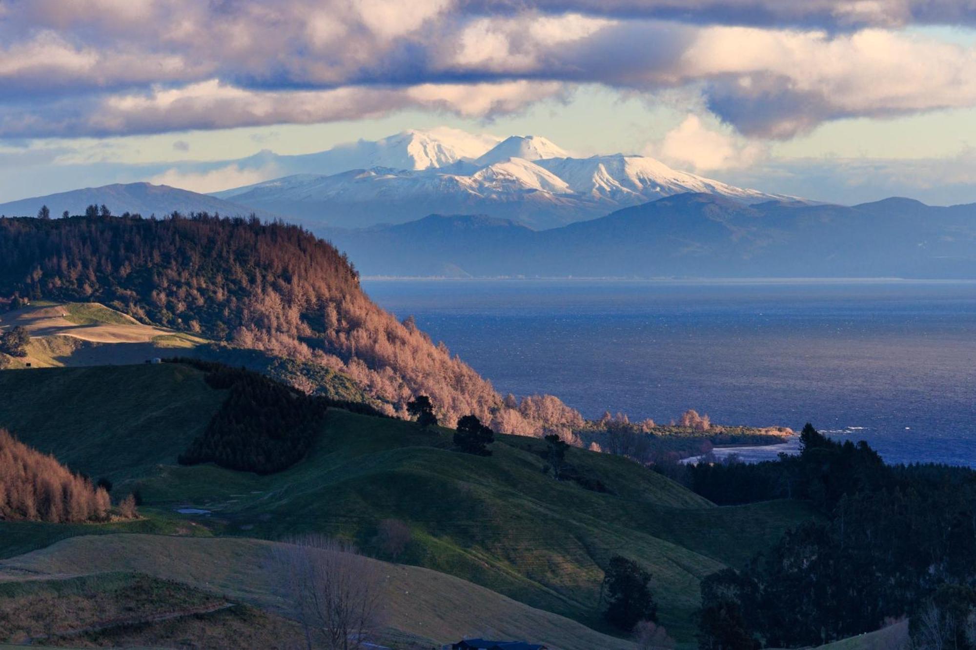 Hilltop Whakaipo Estate Taupo Bagian luar foto